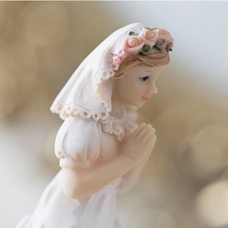 figurine jeune fille pour anniversaire ou communion