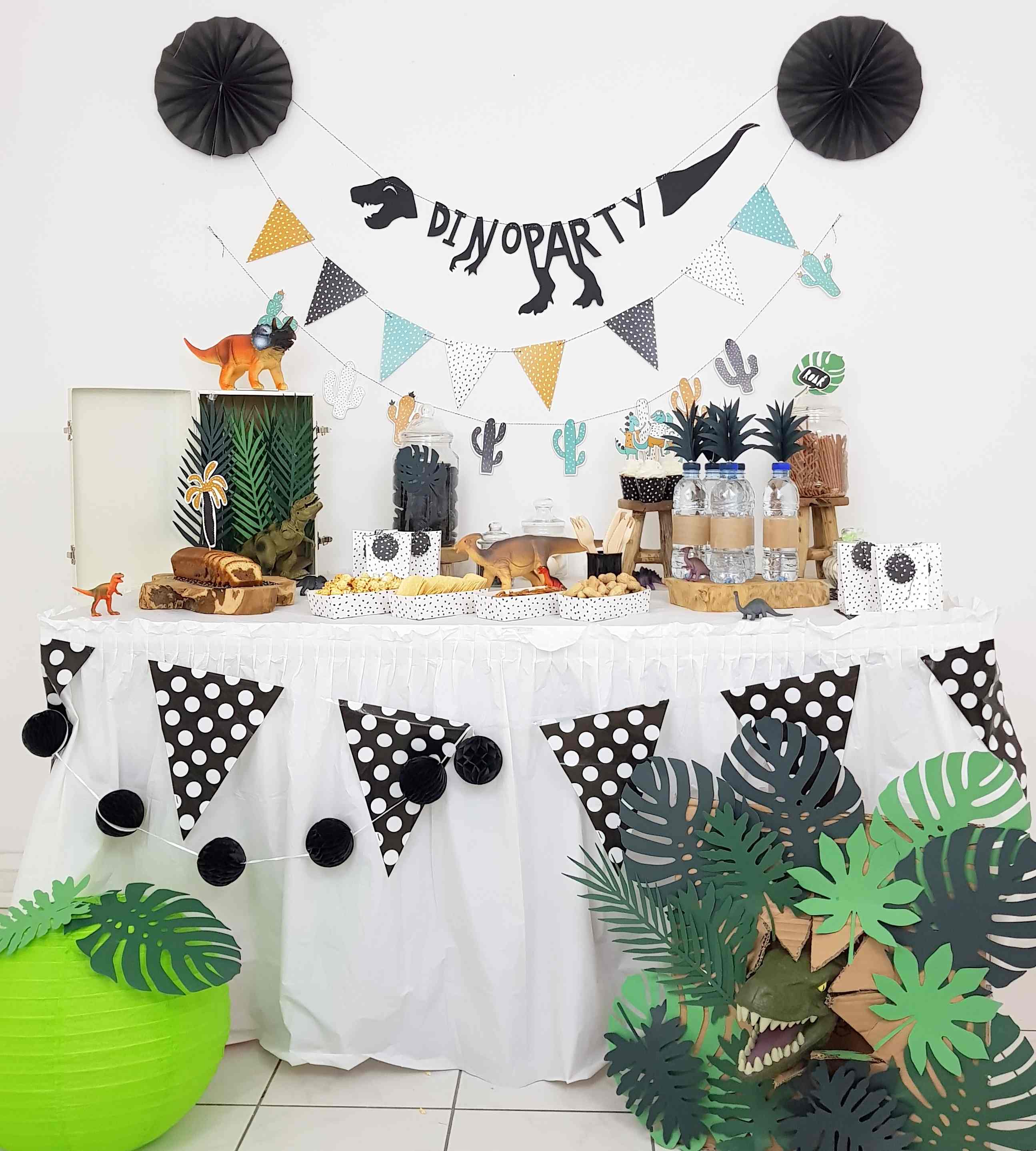 Kit de fête thème dinosaure pour decoration anniversaire enfant