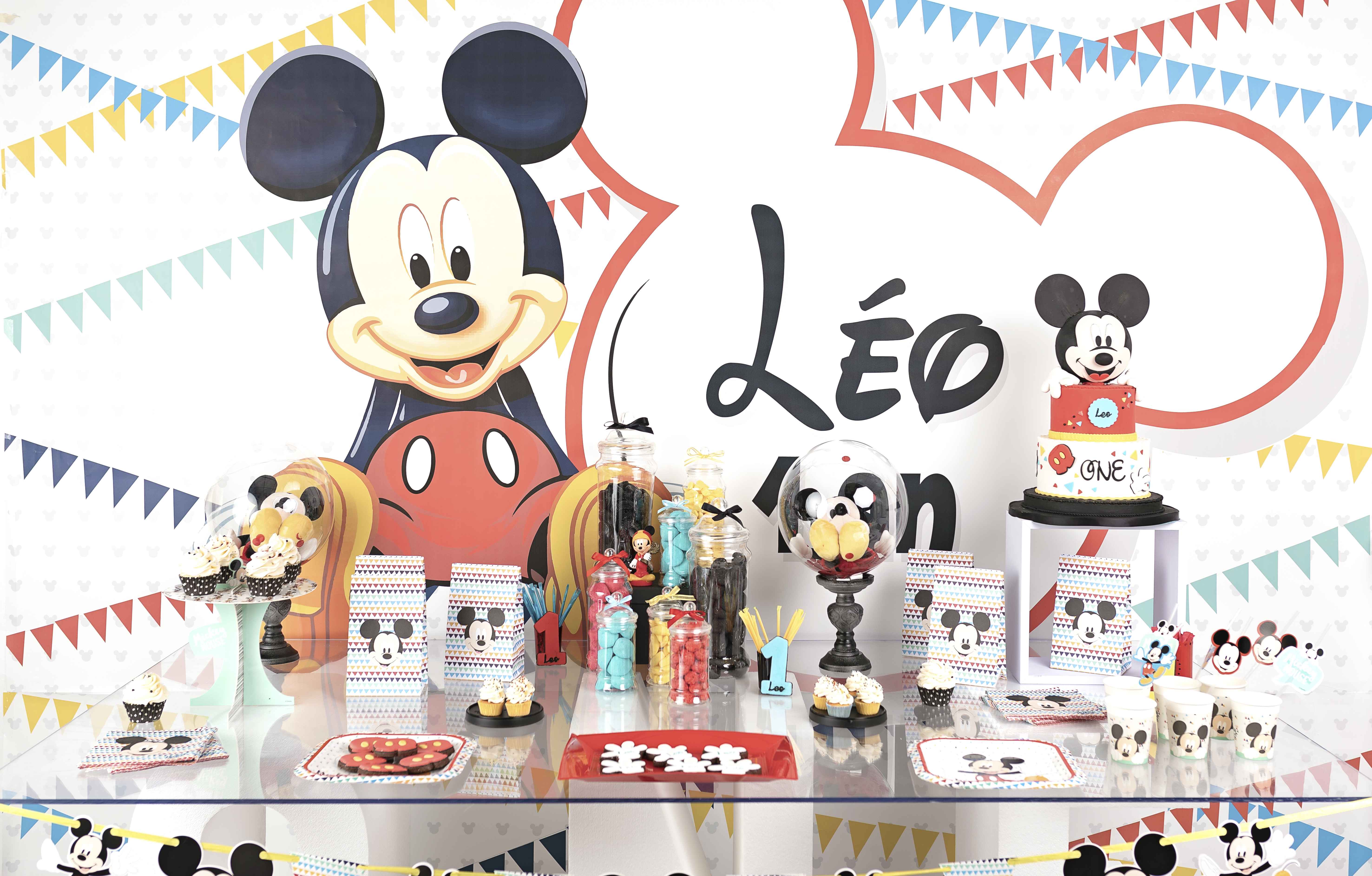 Premier Anniversaire Leo Theme Mickey