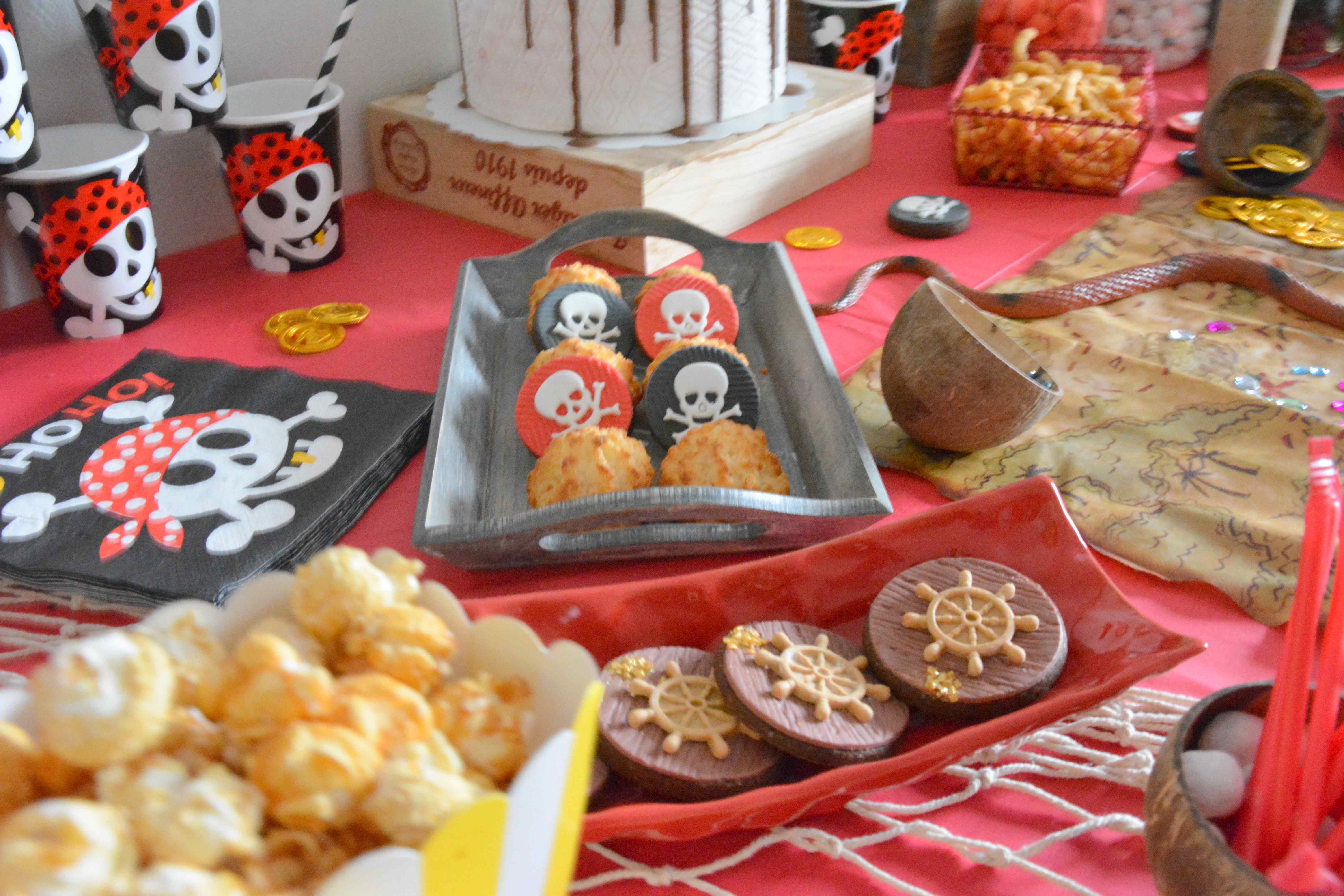 Anniversaire Theme Pirates Tete De Mort