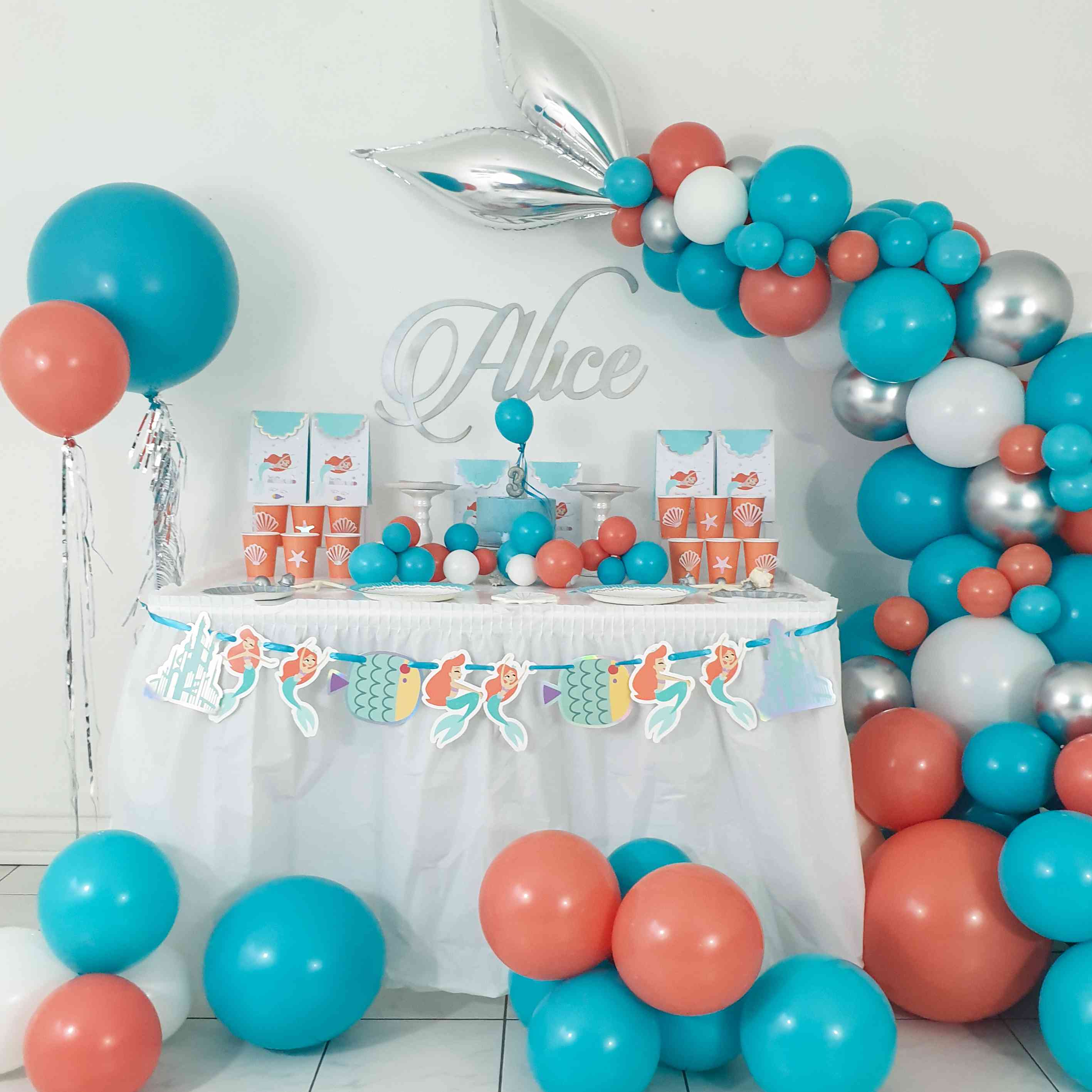 Ballon 8 ans décoration bleu holographique anniversaire garçon