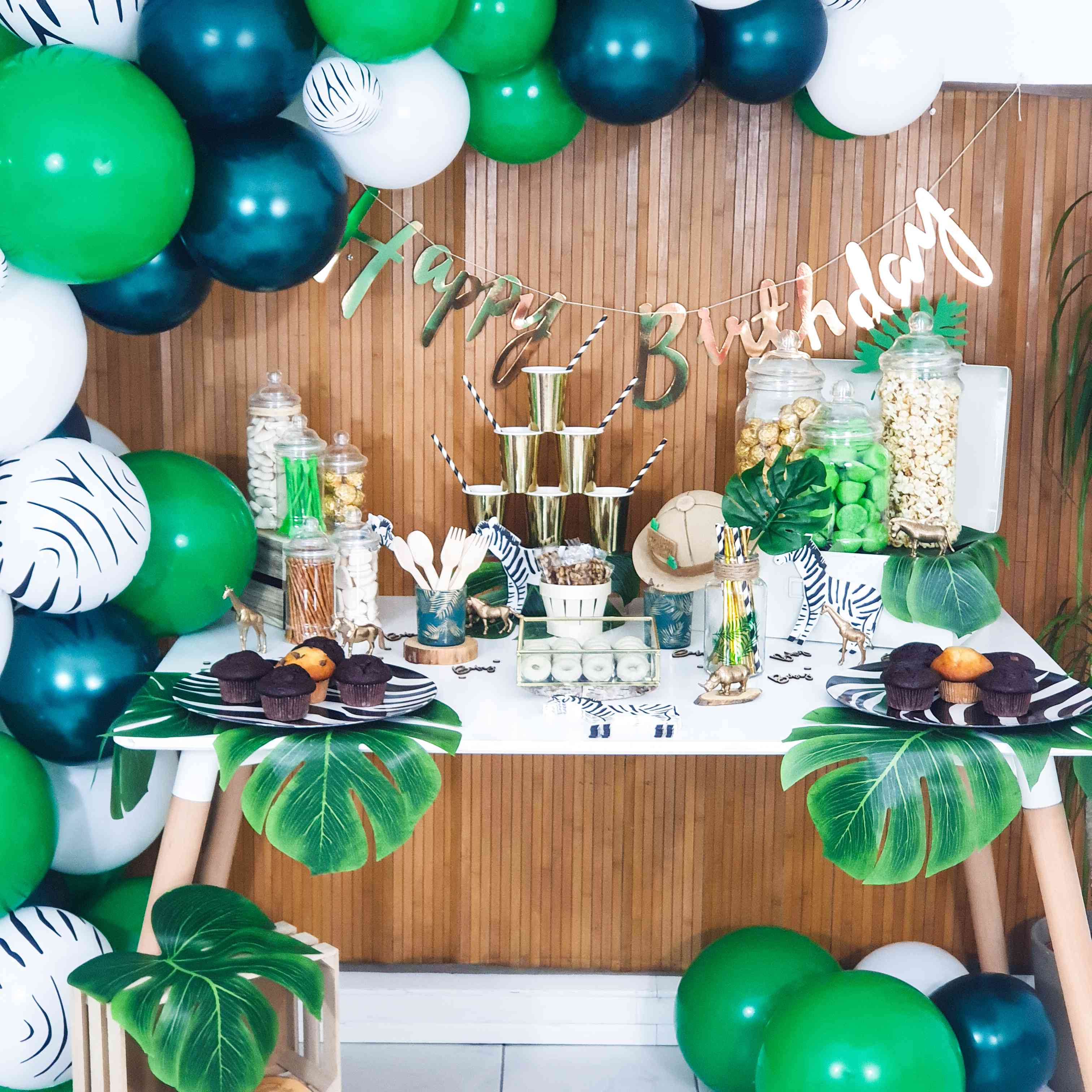 decoration anniversaire jungle party zèbre noir blanc et vert