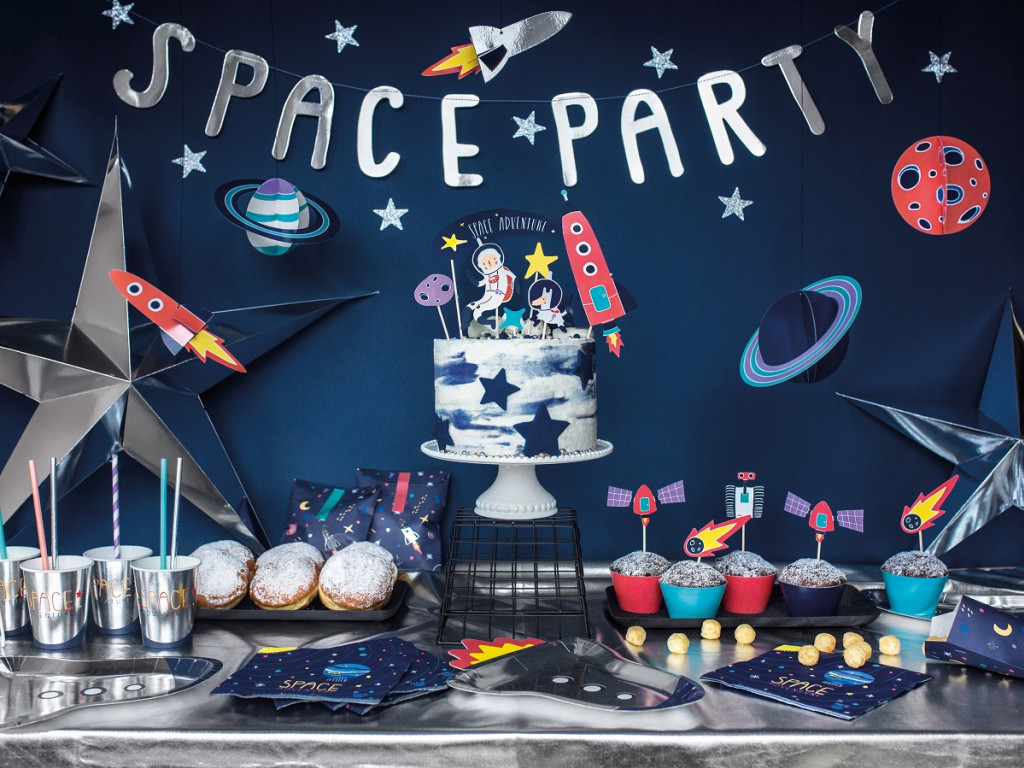comment organiser un anniversaire sur le thème de l'espace astronaute