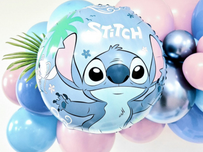 Joli Anniversaire avec une Décoration Thème Stitch tendance